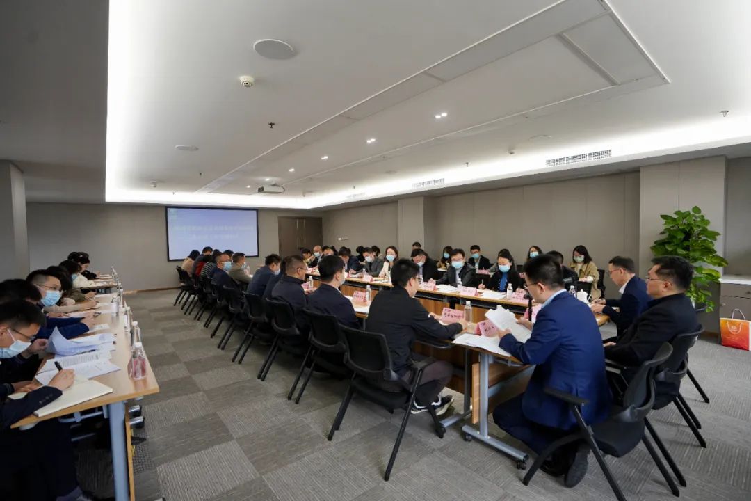  四川省腾龙国际平台集团召开办公室工作专题会议