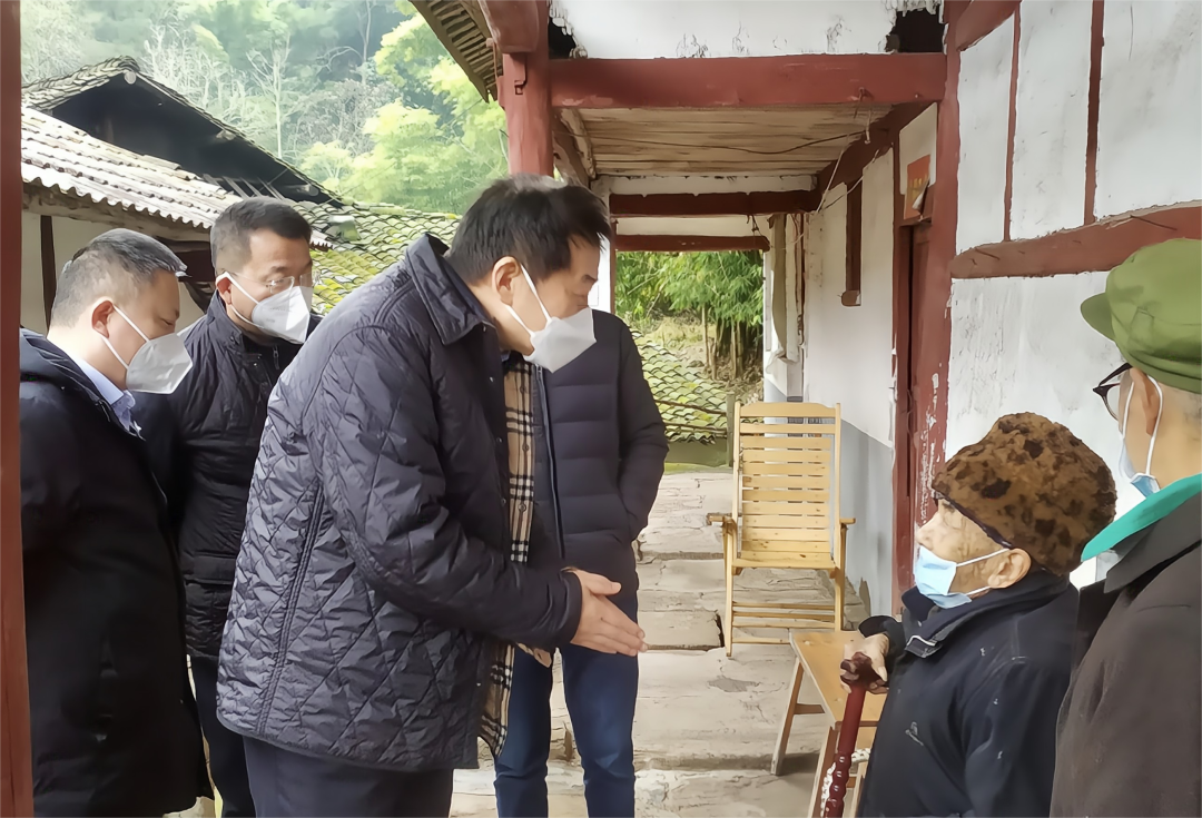四川省腾龙国际平台集团党委书记、董事长任丁率队赴嘉陵区开展帮扶工作