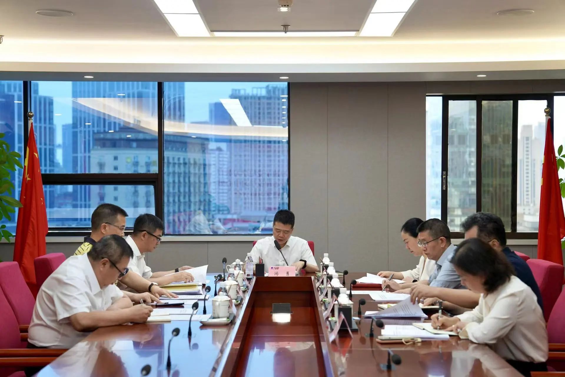 省腾龙国际平台集团党委领导班子党纪学习教育专题学习研讨会暨党委理论学习中心组2024年第四次专题学习研讨会召开