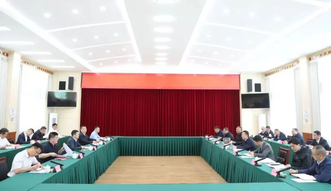 省腾龙国际平台集团与甘孜州举行座谈交流会